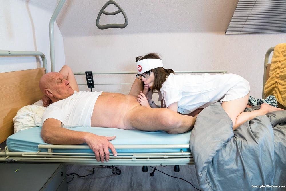 Hot Nurse Gives Old Citizen a Blowjob Treatment 