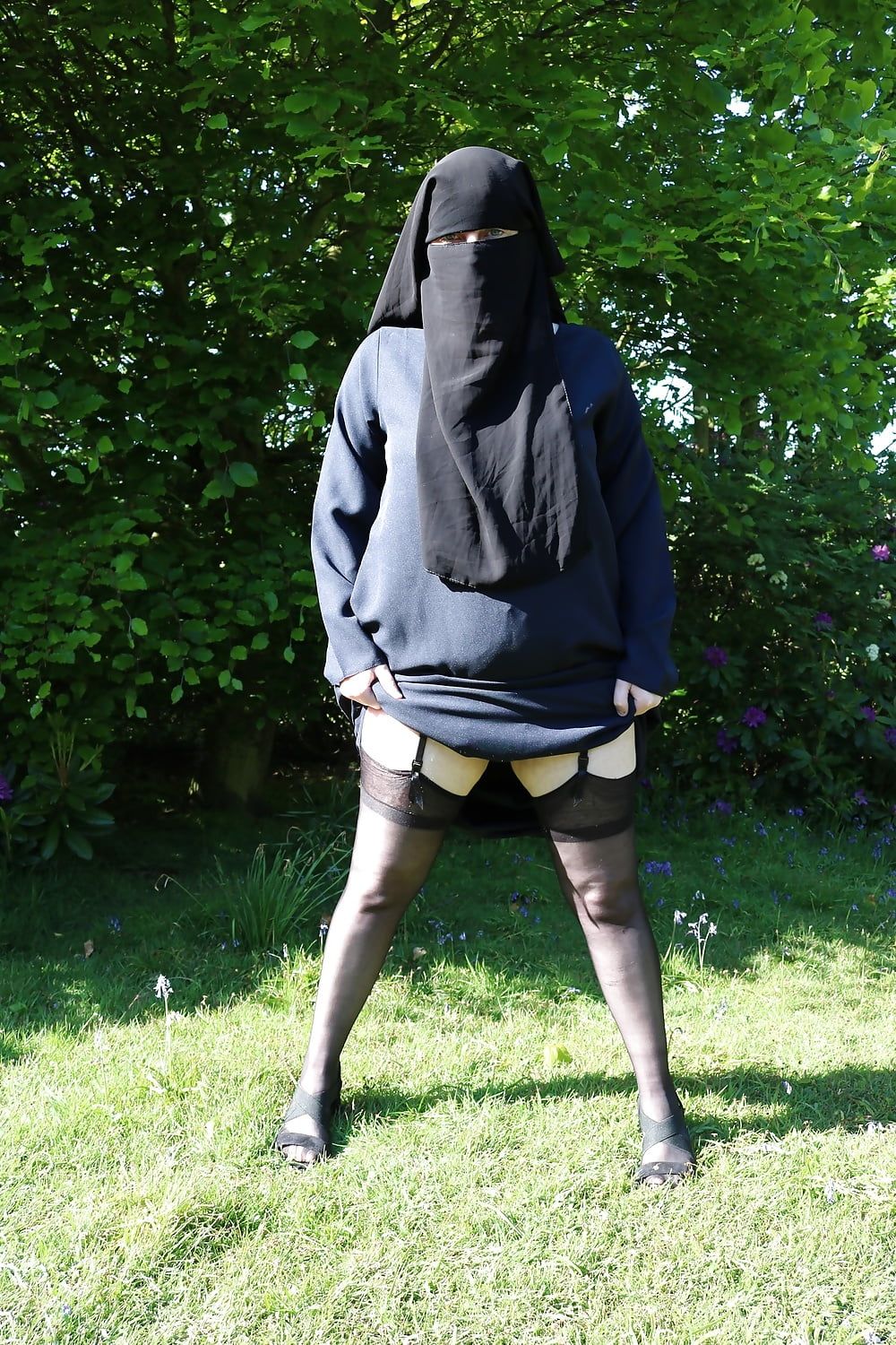 Muslim Burqa Niqab suspenders Outdoors Flashing  #12