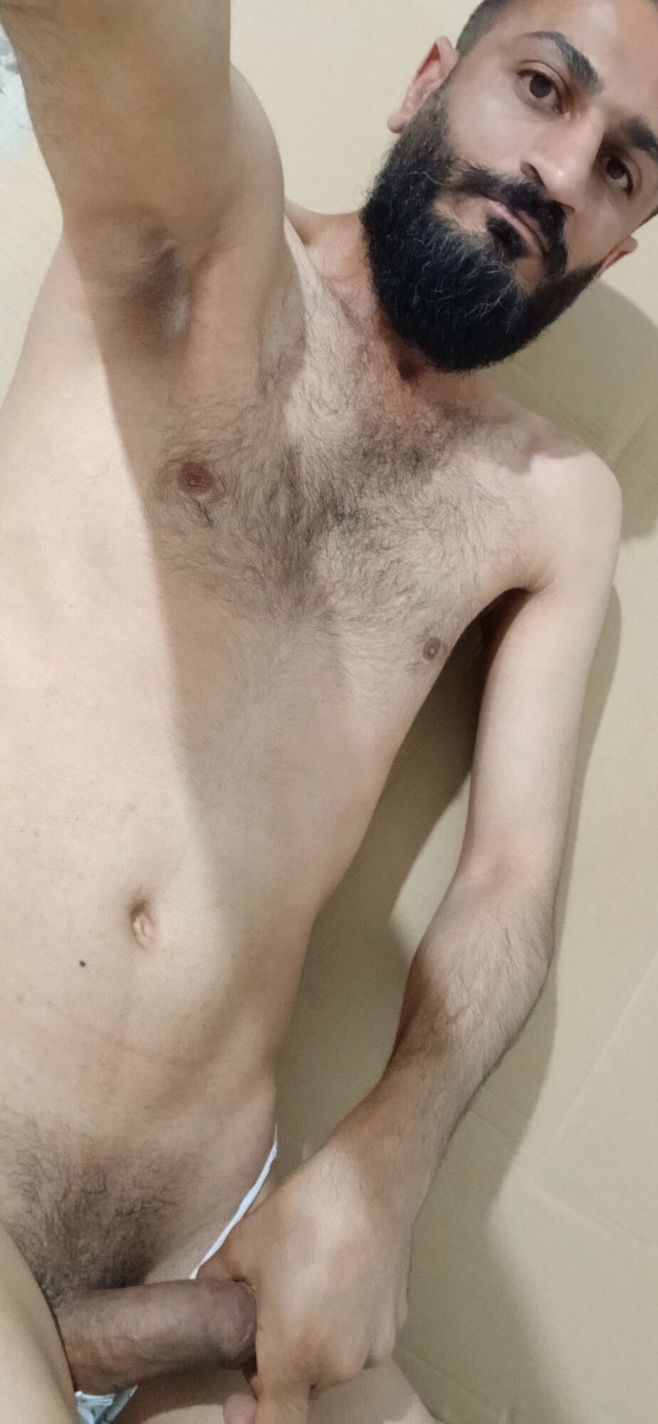 Gay Arab wearing g.sreng at work and taking some sexy pictur #25
