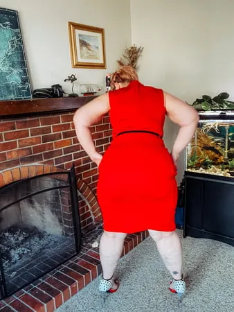Red dress and heels on your favorite bbw         