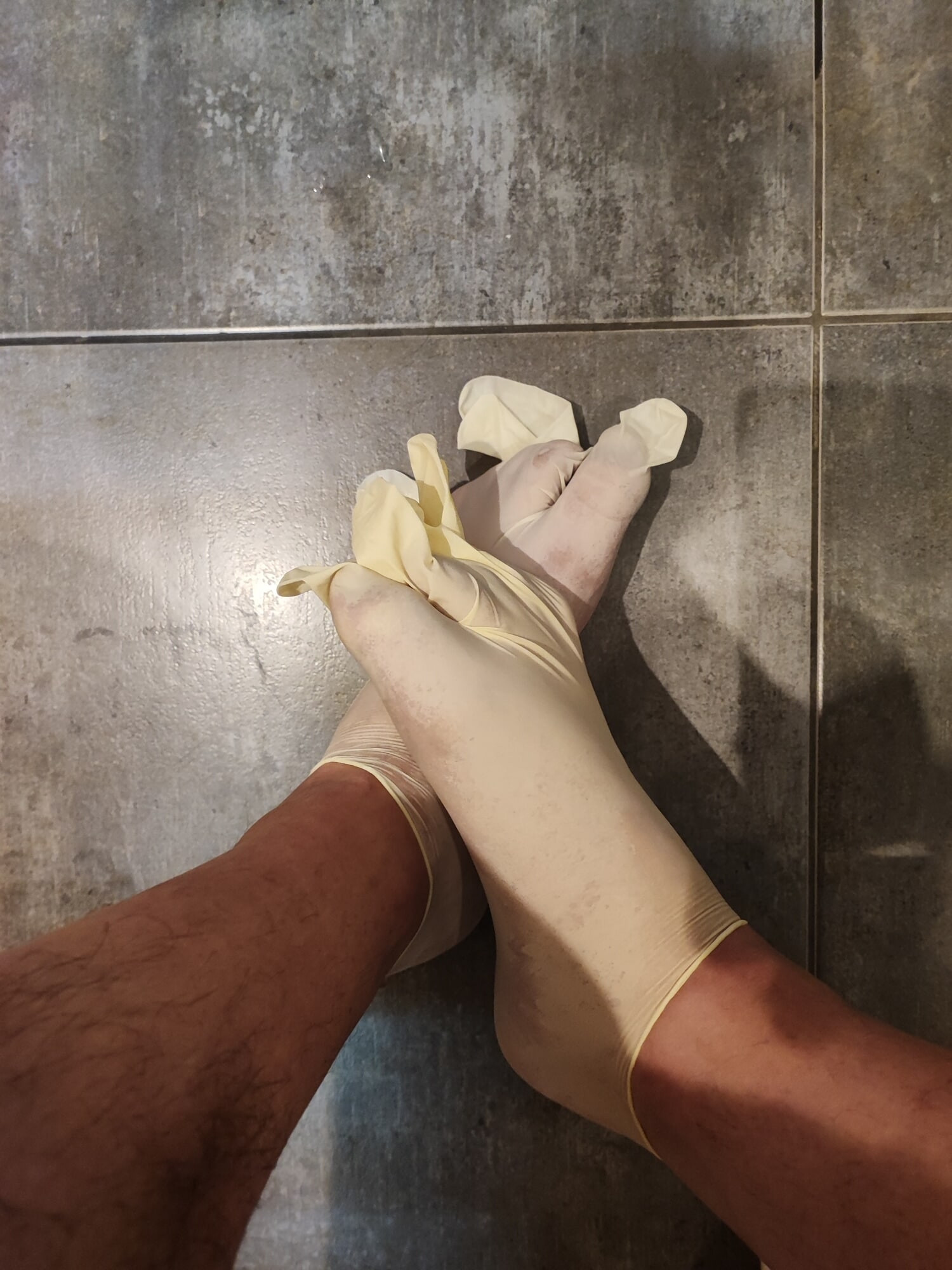 Foot gloves