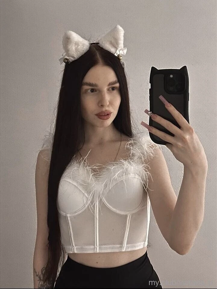 Vikki Free Photos
