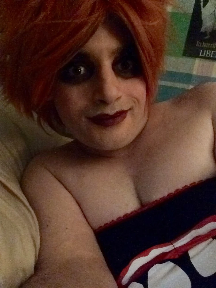 Red and sassy (goth tranny) #4