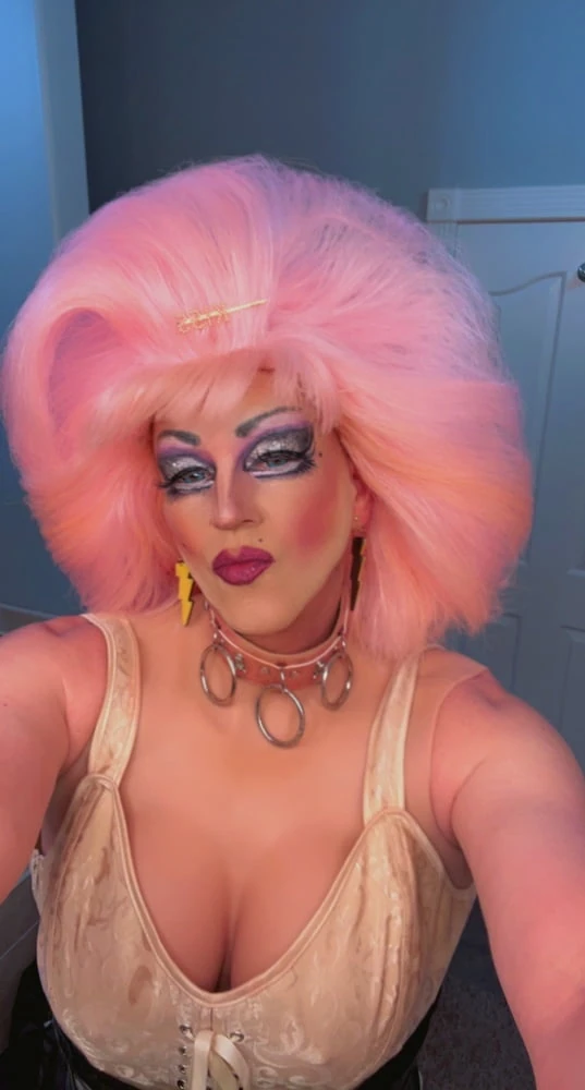 The many looks of Shelly Roberts  #4