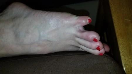 jens red toes soles         