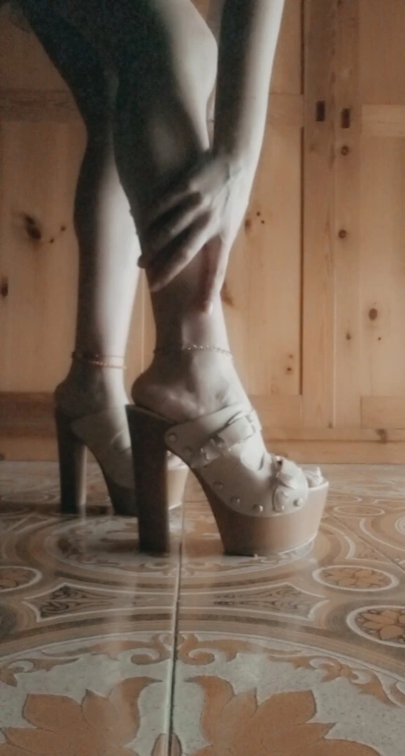 Sexy high heels and feet 💖 #43