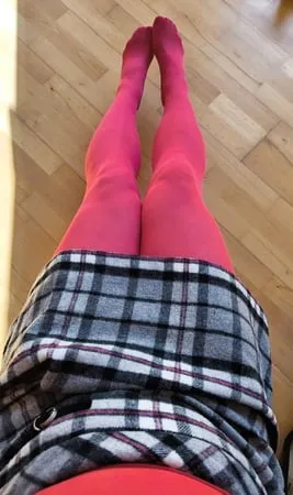 red pantyhose         