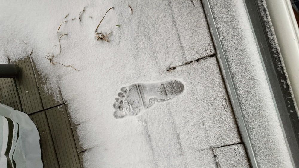 Snow Bare feet And snow bare feet track