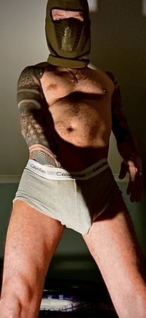 撕裂的纹身和硬