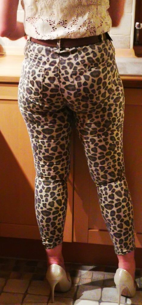 me in leopard leggins #8