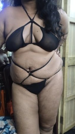 Pertunjukan bikini ibu tiri 