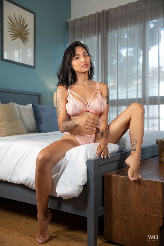 Giana Sue is an extremely sexy and beautiful Latina