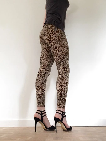 Leopard leggings &amp; black thong