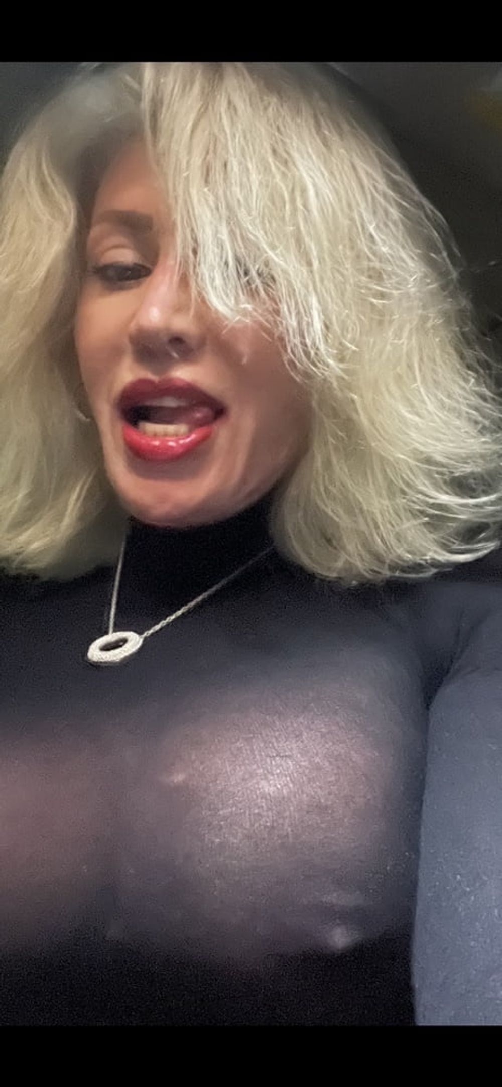 Milfmonica displays herself again