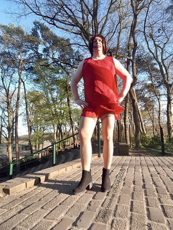 Nicki-Crossdress szexi piros sifon ruha