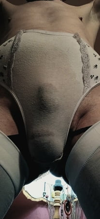 Beyaz pembe siyah külotum 