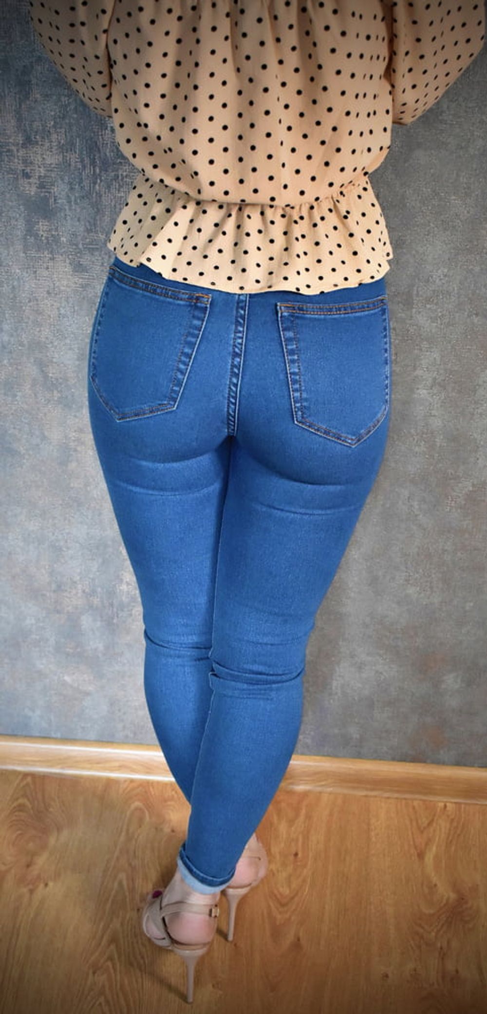 Juicy Lulu in sexy jeans and high heels teases  #13