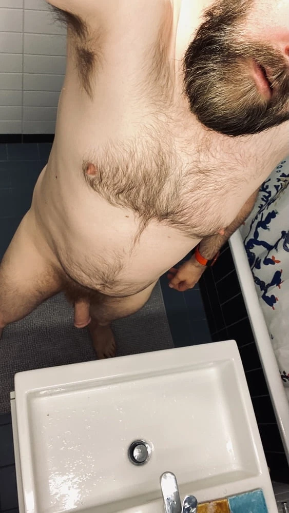 Morning ☀️ Wanna take a shower w me ?