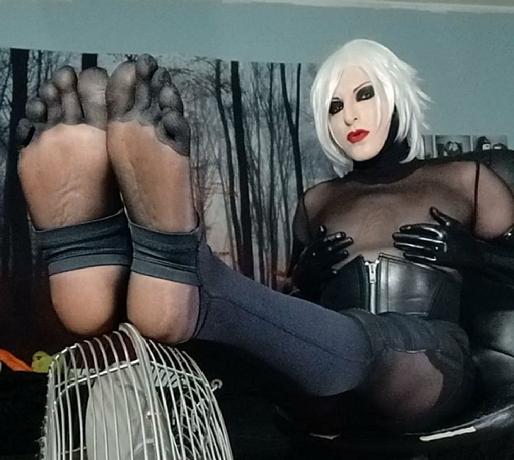 Platinum Hair + mesh 5-toe tights, June 2022 #4