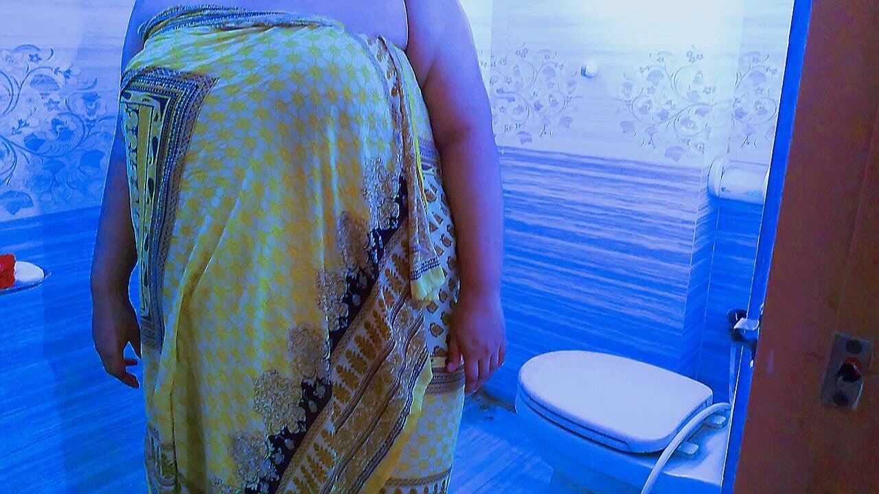 Pakistani Desi Hot Aunty Nadia In Bathroom - Big Boobs 