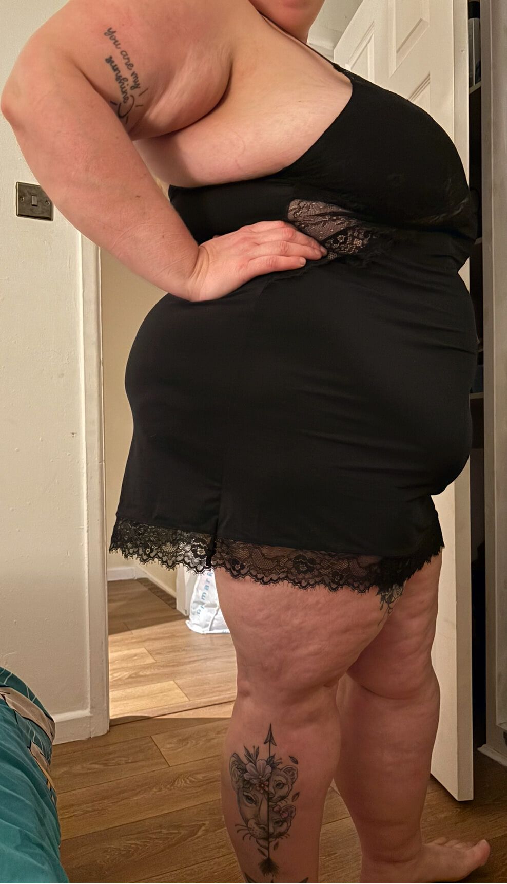 Ma femme BBW sexy dans sa tenue de Saint-Valentin 