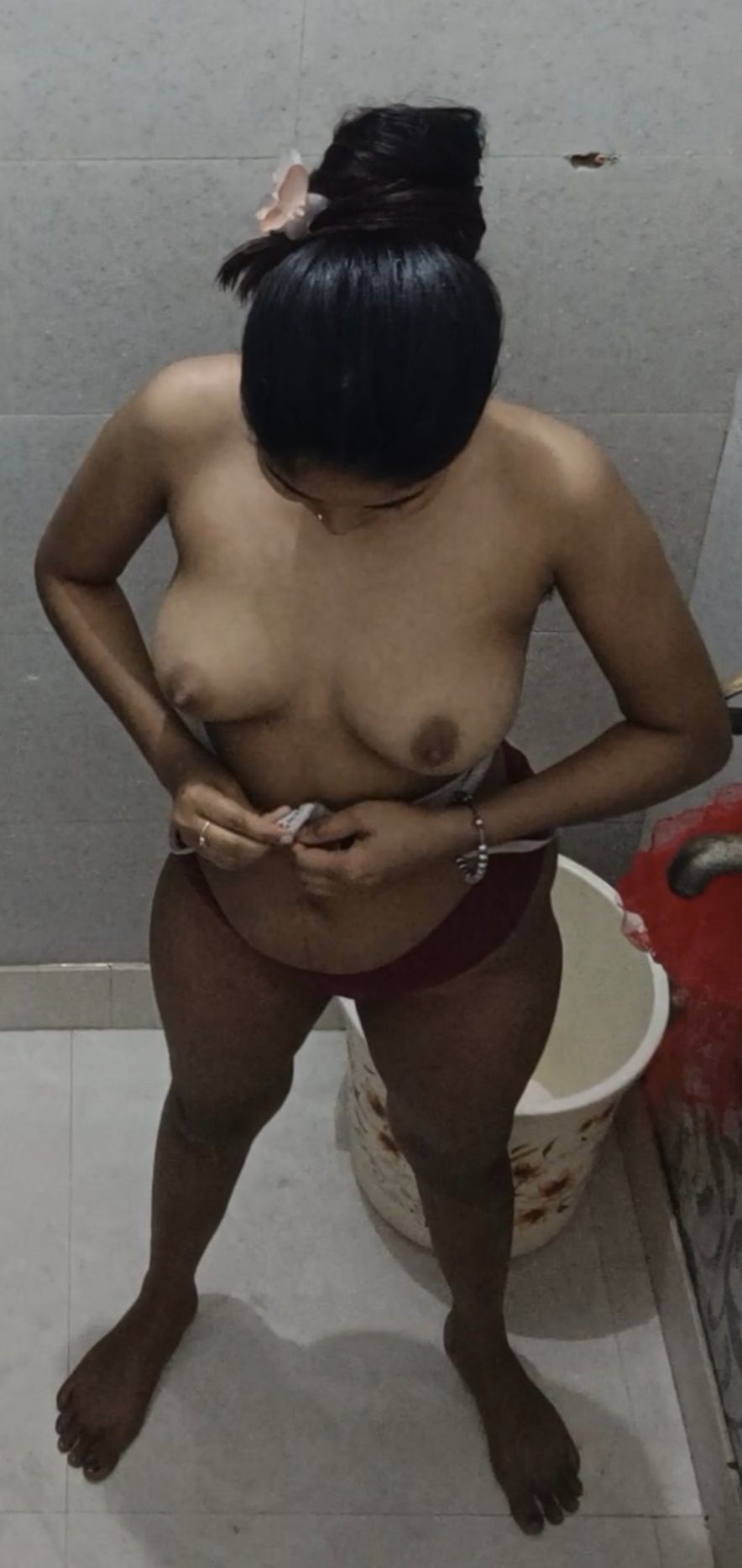 Slut wife bath pic
