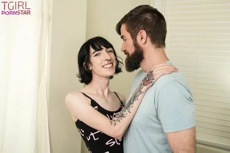 TGIRLPORNSTAR: Gabby Graveyard Gets Split in Two