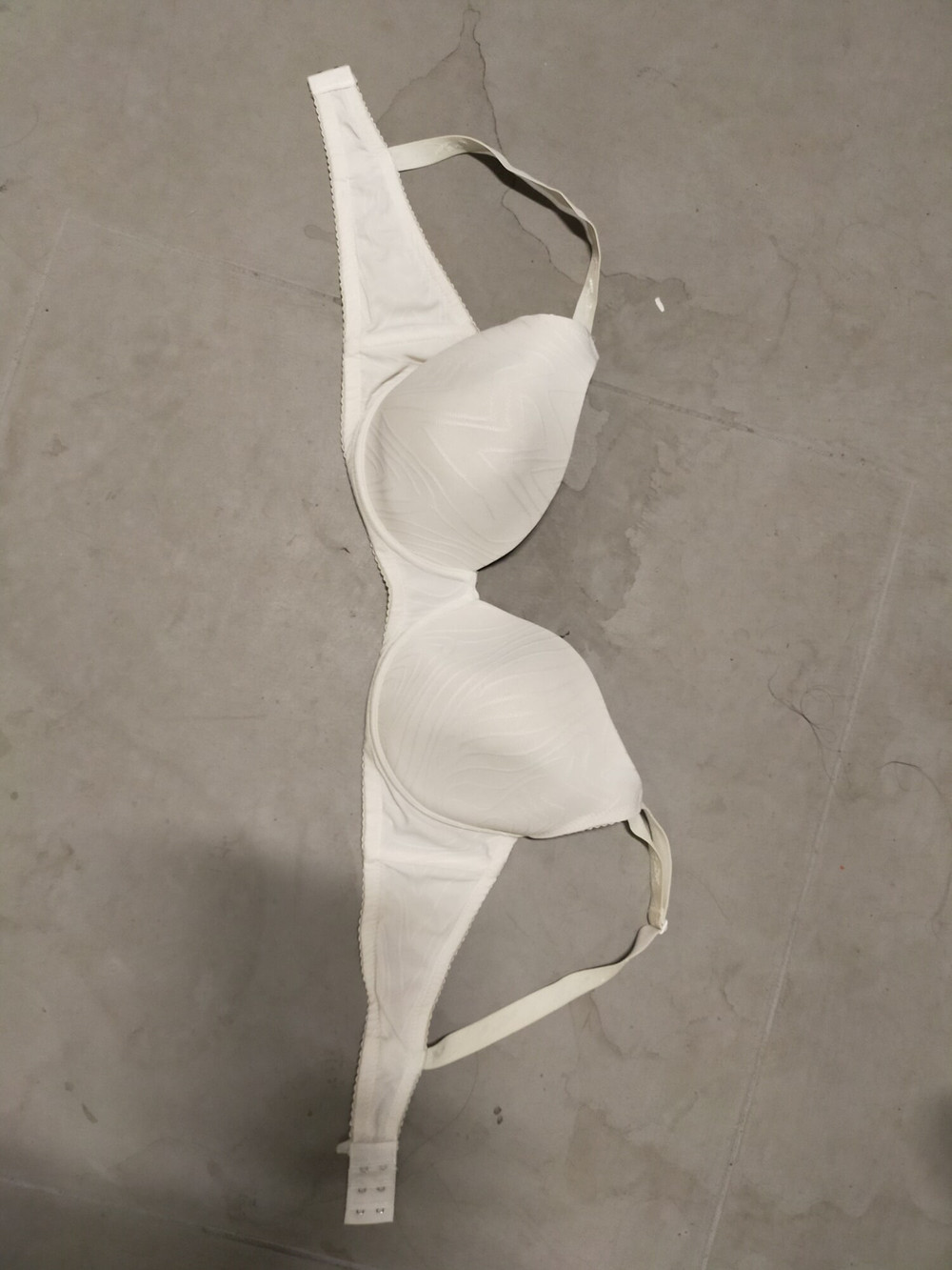 Selfie with 6 gigantic bras. Wacoal F80. #12