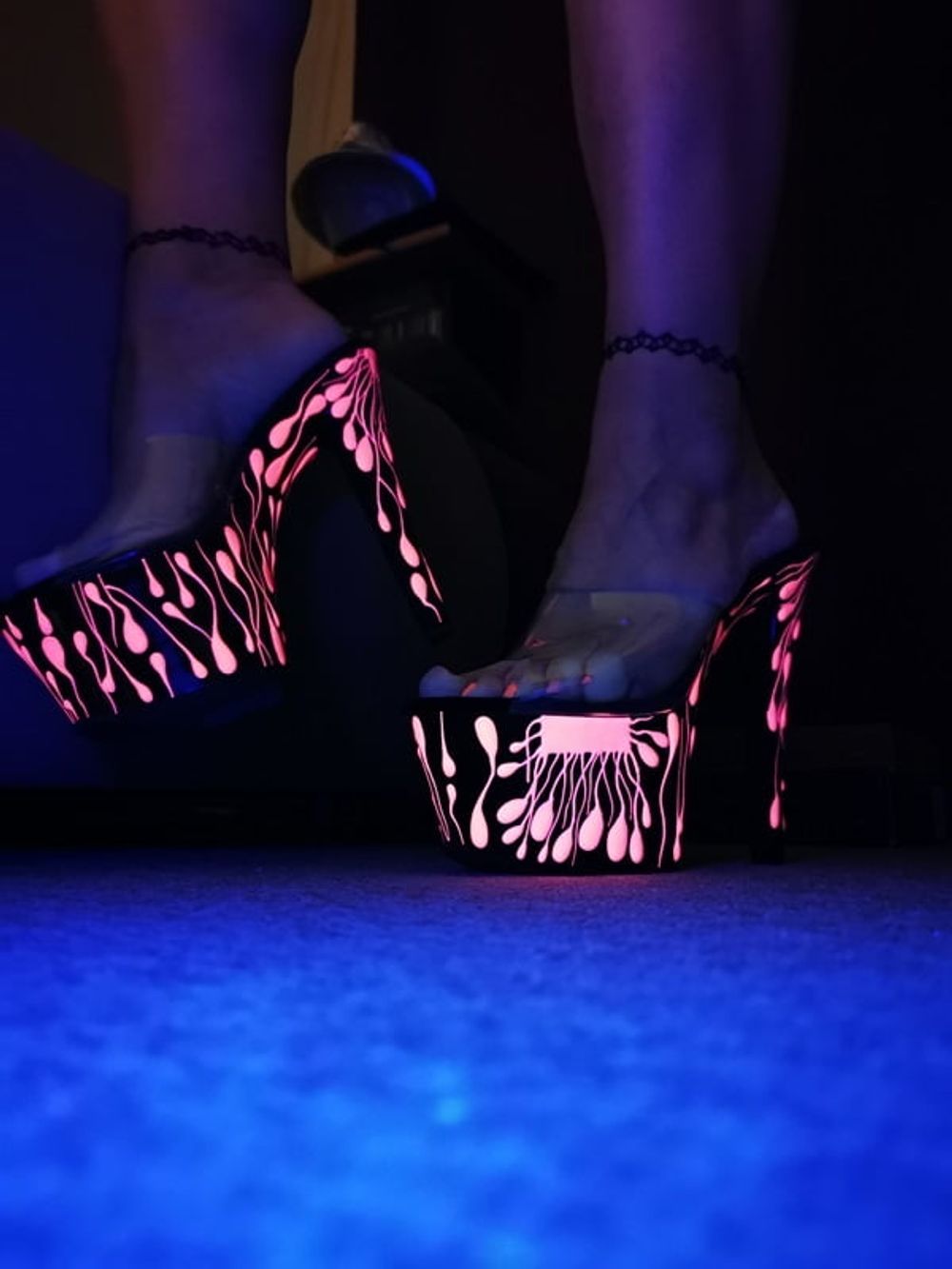 Sexy CD Feet On High Heels Posing In Neon Light #20