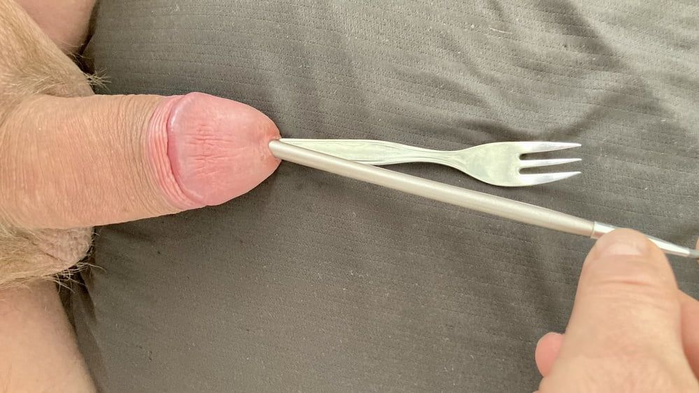 Fork + paintbrush urethral cock stuffing