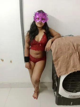 riya hot and sexy pics galary with documents         