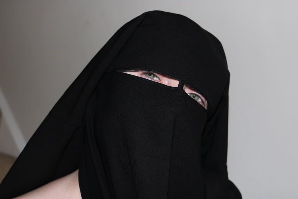 Niqab Wife Posing nude in Strappy high Heels #8