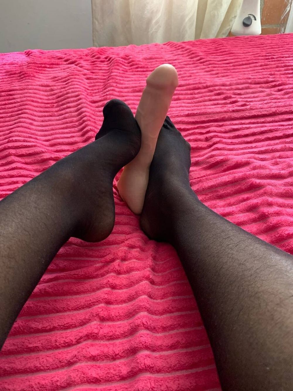 I want you to eat my beautiful feet 