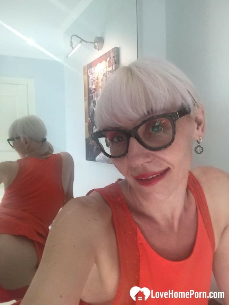 Blonde MILF with glasses teasing with nudes #4