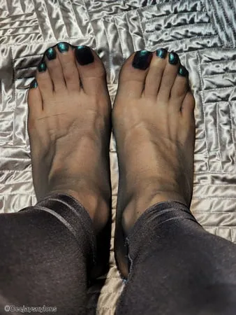 big sexy feet in black nylons           