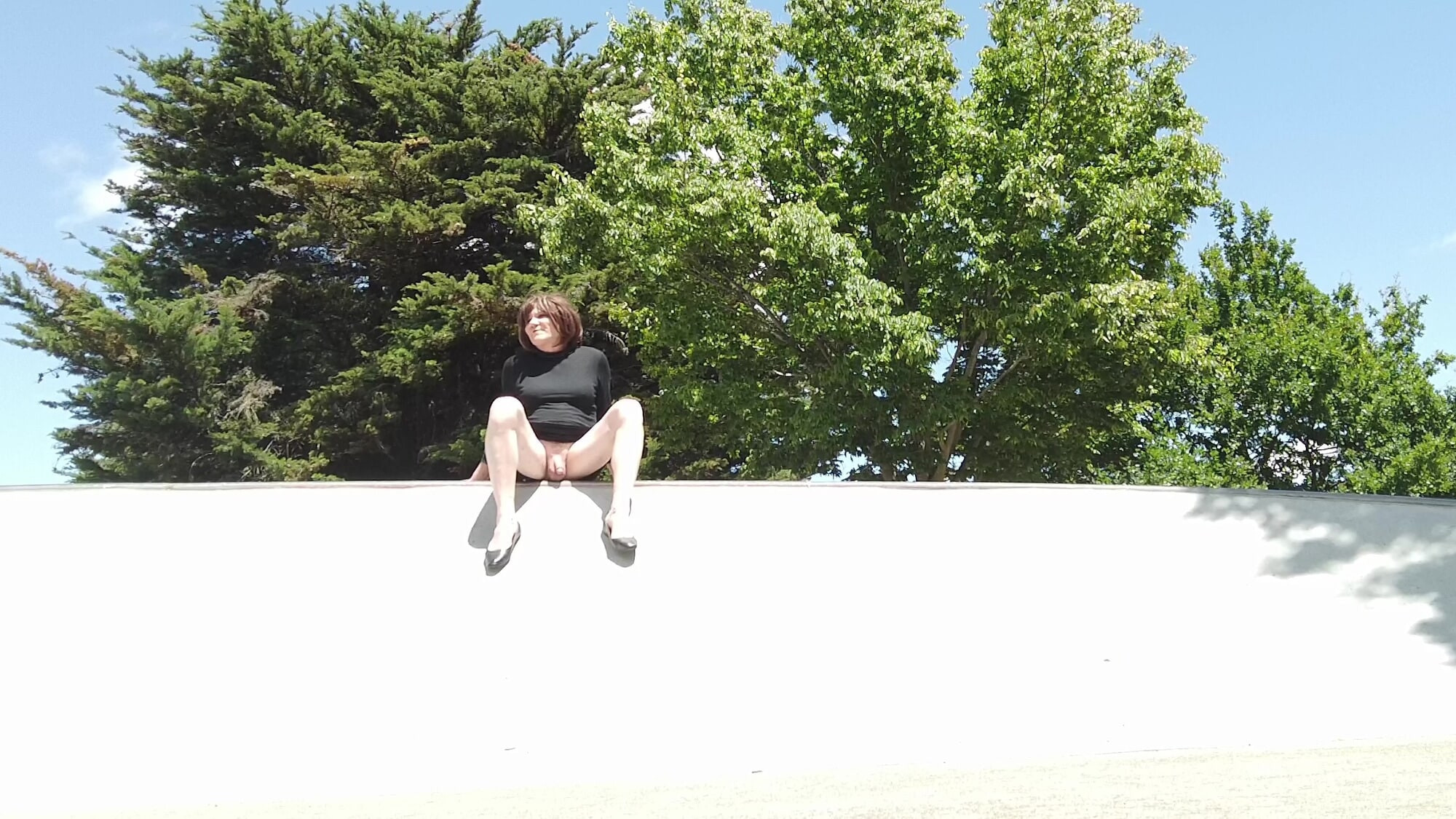 Crossdress Roadtrip - Skate park #12