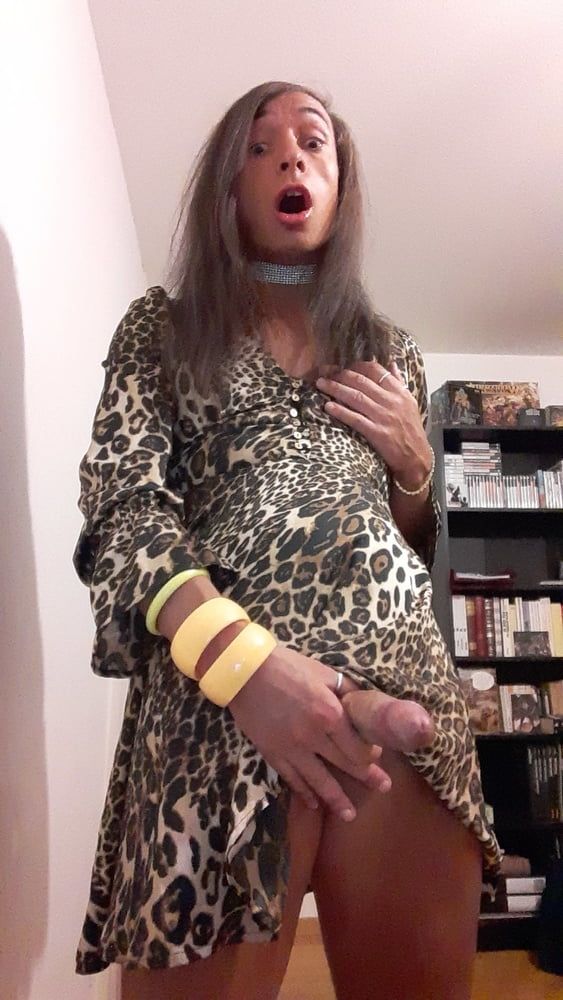 Sissy Tygra in leopard dress on 2019 octobre. #49