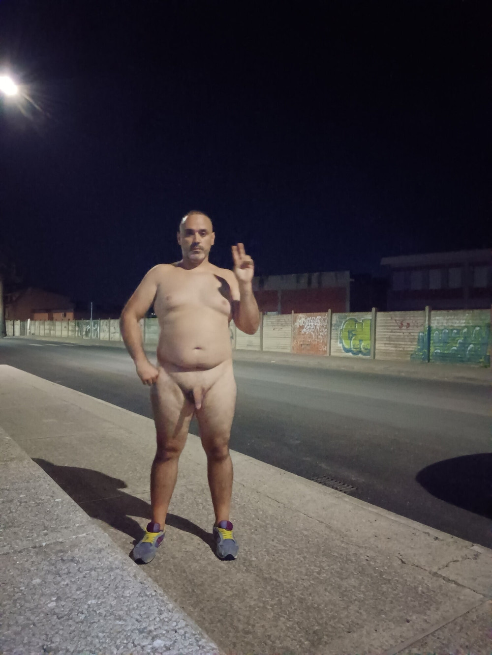 Ragazzo mostra il suo pisellino minuscolo  #36