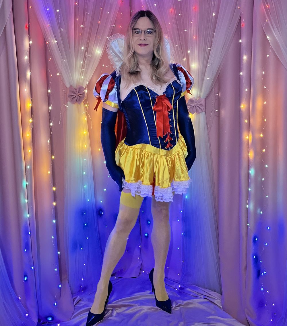 Joanie - Snow White in Blonde #13