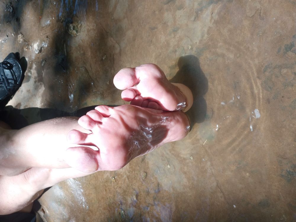 Sexy wet feet #8