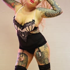 BOUDOIR WHORE