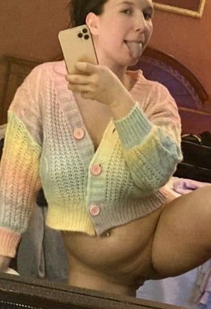 I’m so horny wearing my sweaters, I want my pussy licked