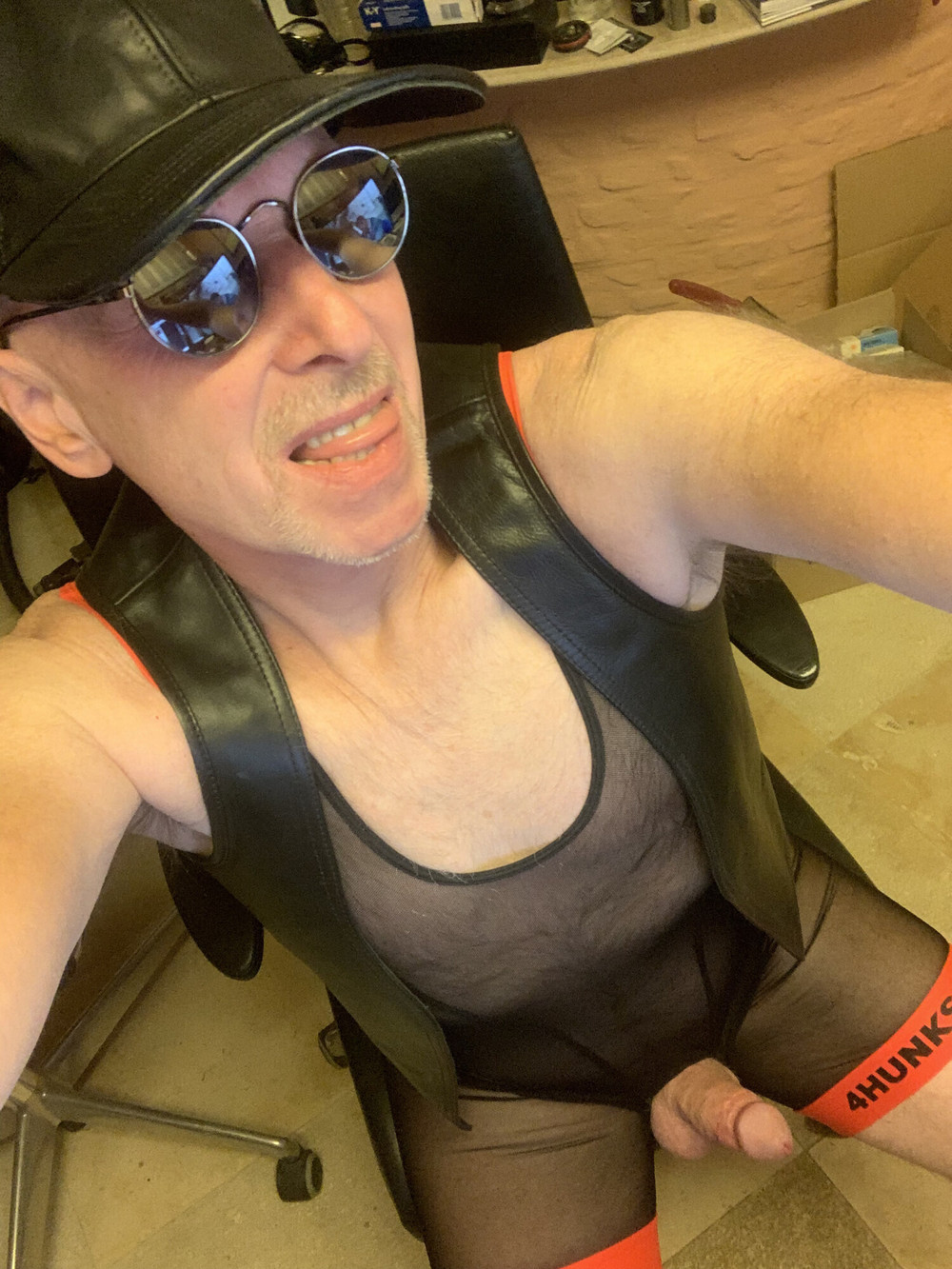 Le patron... le patron ose se montrer... nu ! #3