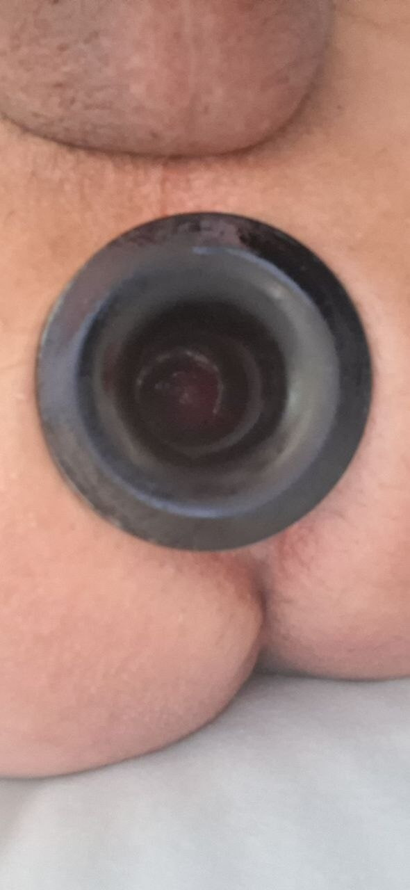 Soundgu german amateur ass fucked with a big tunnel plug