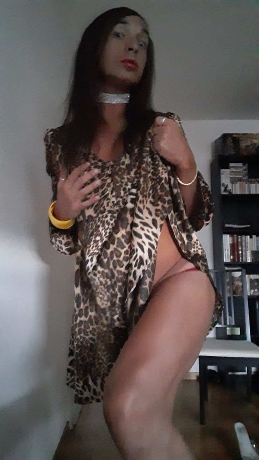 Sissy Tygra in leopard dress on 2019 octobre. #30