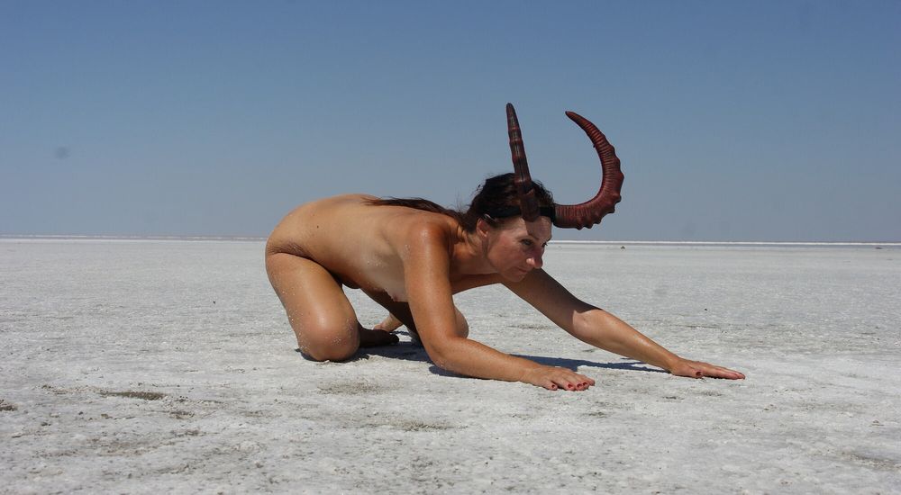 Standing on laps naked on the salt of the salt lake Elton #8