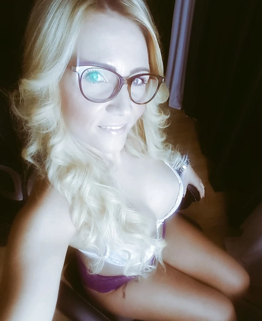 Tatjana Young #32