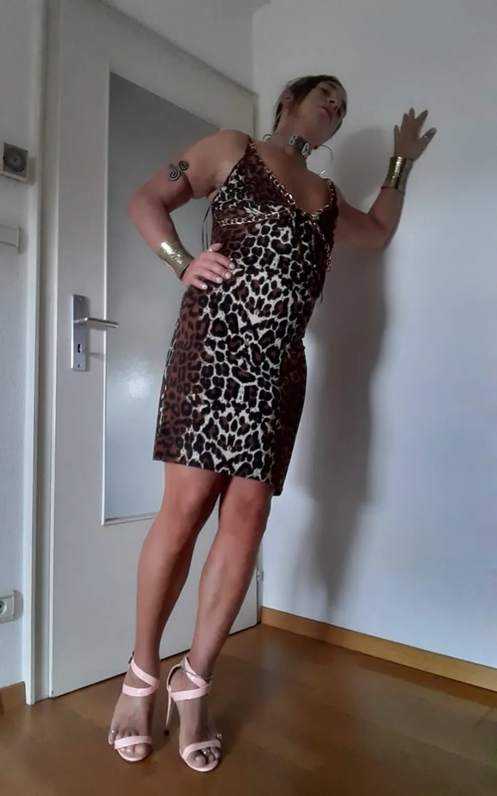 Tygra slut in leopard dress for Longdick Jack. #23