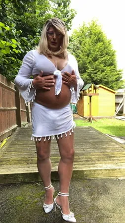 amateur crossdresser kellycd     in white outfit and heels         