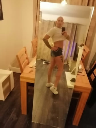 Straight guy playing dress up and looking sexy 